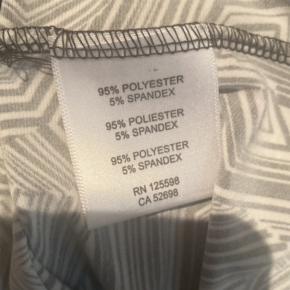 Ellen Tracy size XL black and white geometric print dressy top